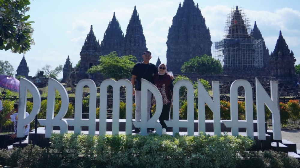 CANDI PRAMBANAN : DEDIKASI KEPADA SANG TRIMURTI CANDI PRAMBANAN : DEDIKASI KEPADA SANG TRIMURTI
