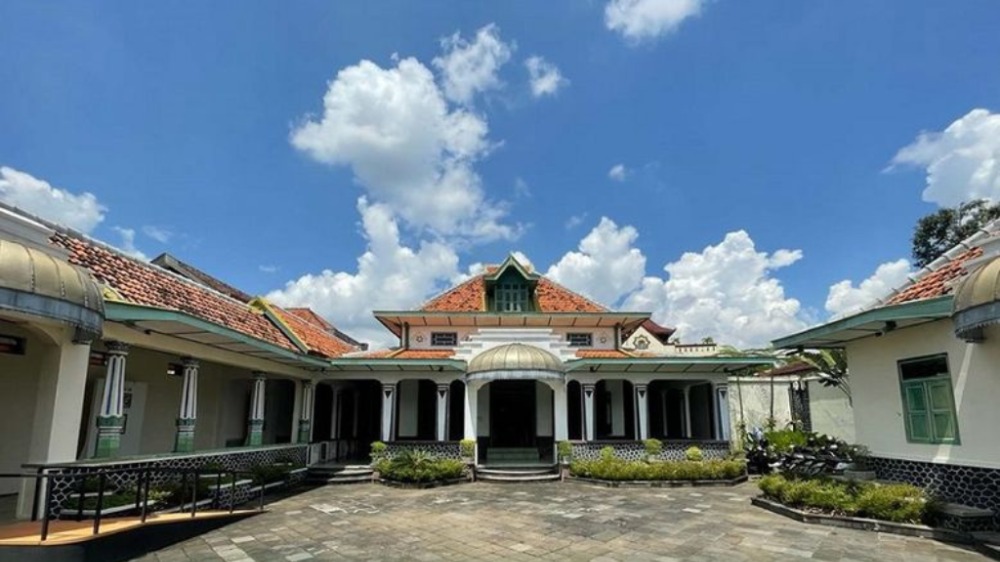 MUSEUM-MUSEUM JOGJA : DINDING PELINDUNG SEJARAH MUSEUM-MUSEUM JOGJA : DINDING PELINDUNG SEJARAH