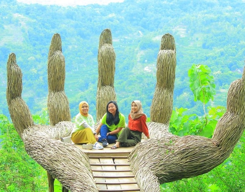 Source : Dokumentasi Pribadi Tamu Trip Keliling Jogja Source : Dokumentasi Pribadi Tamu Trip Keliling Jogja