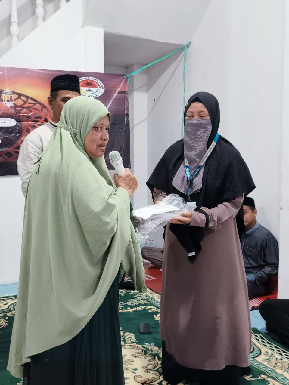 Penyerahan Santunan Oleh Pimpinan Wilayah Aisyiyah Kalimantan Utara Penyerahan Santunan Oleh Pimpinan Wilayah Aisyiyah Kalimantan Utara