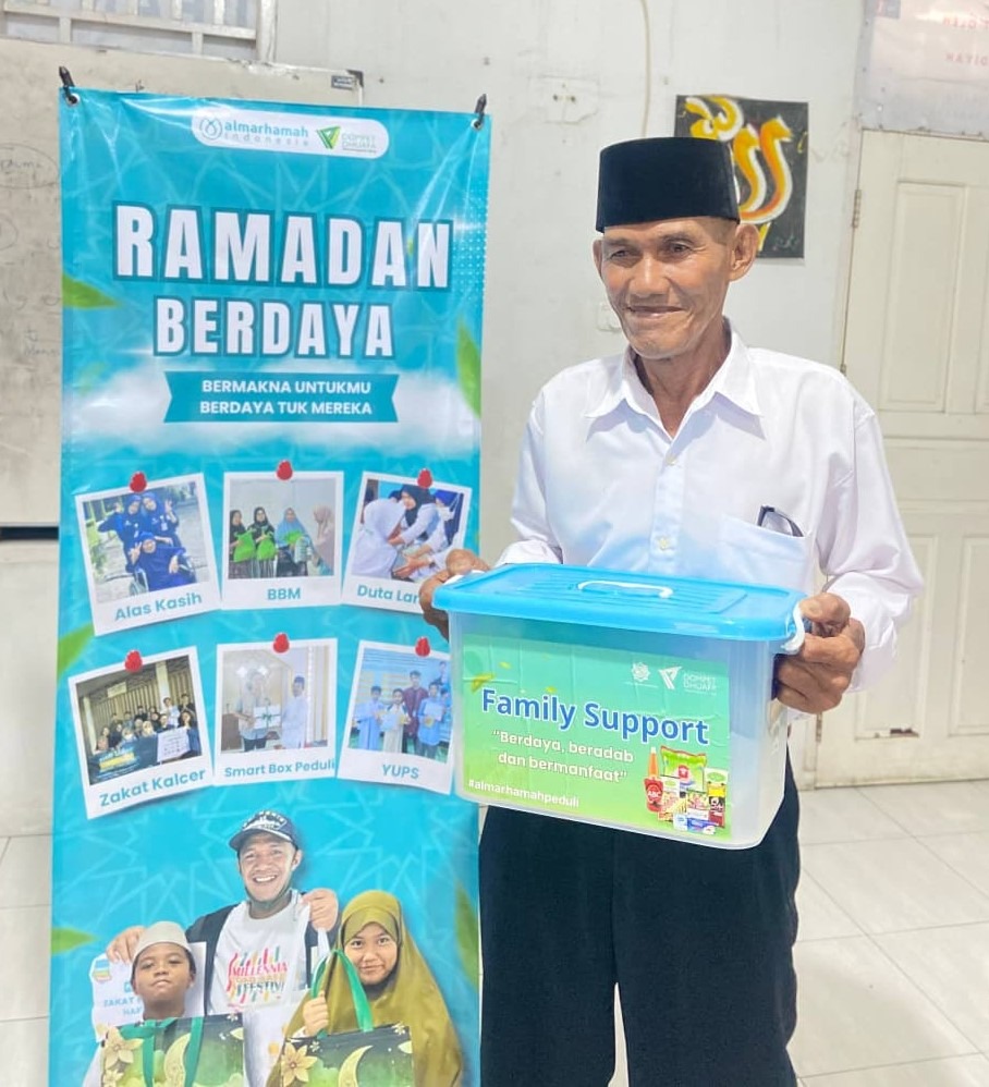 Penyerahan Family Support kepada Lansia Binaan Penyerahan Family Support kepada Lansia Binaan