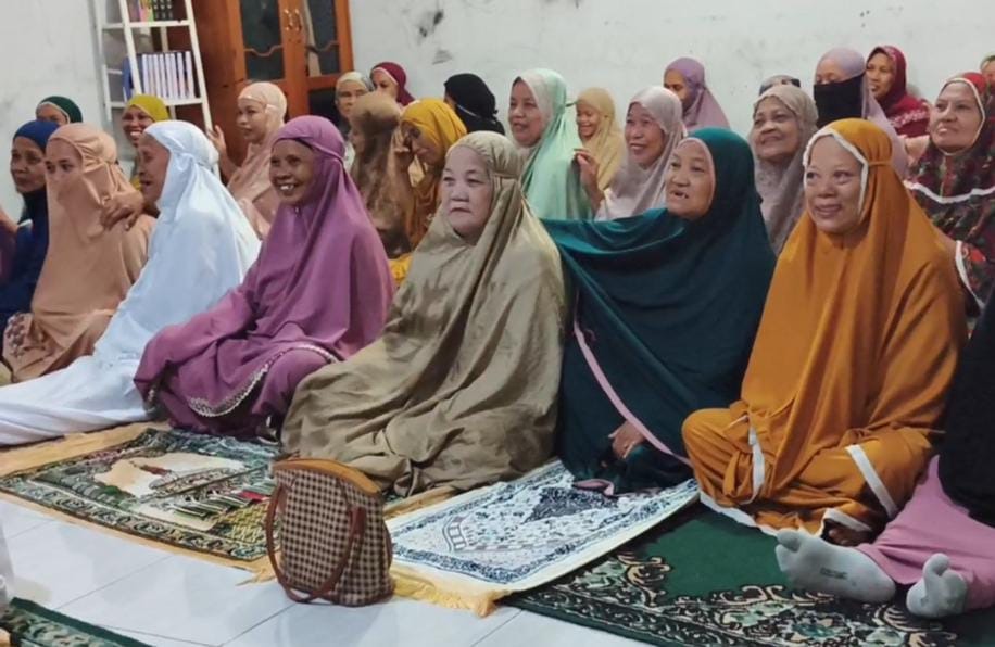 Jamaah Antusias Mendengarkan Materi yang di sampaikan Jamaah Antusias Mendengarkan Materi yang di sampaikan