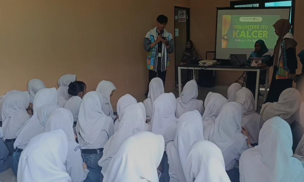 Sesi penjelasan "Volunteer itu Kalcer" Sesi penjelasan "Volunteer itu Kalcer"