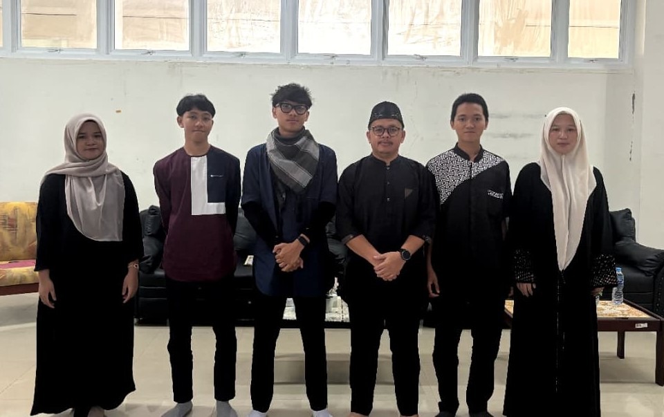 Berdamai dengan Masa Lalu: Menata Hati Lewat Maaf di Halal bi Halal. Berdamai dengan Masa Lalu: Menata Hati Lewat Maaf di Halal bi Halal.