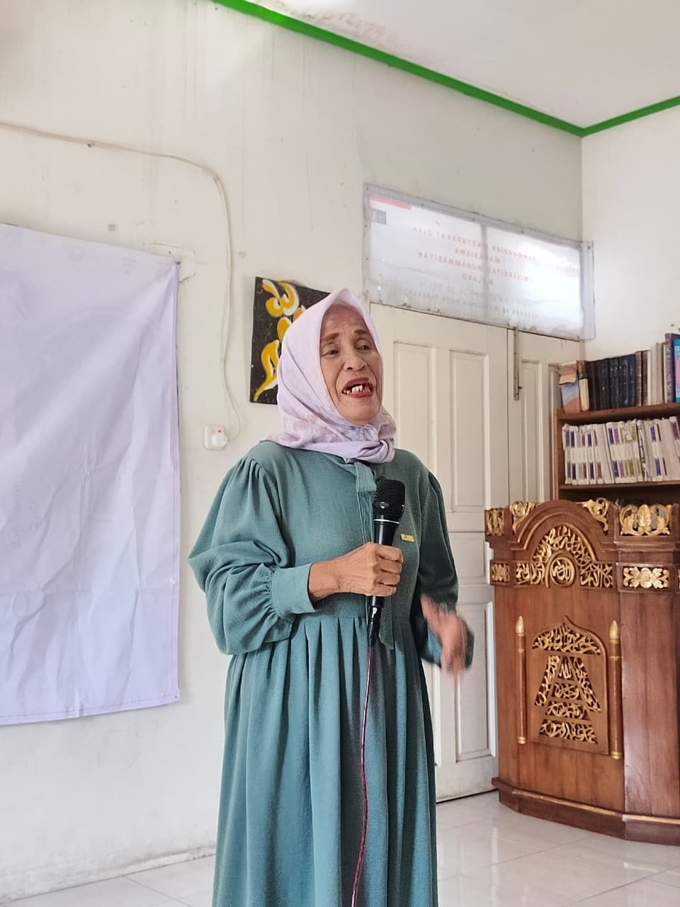 Nenek Mardinah Memberi Pesan Nenek Mardinah Memberi Pesan