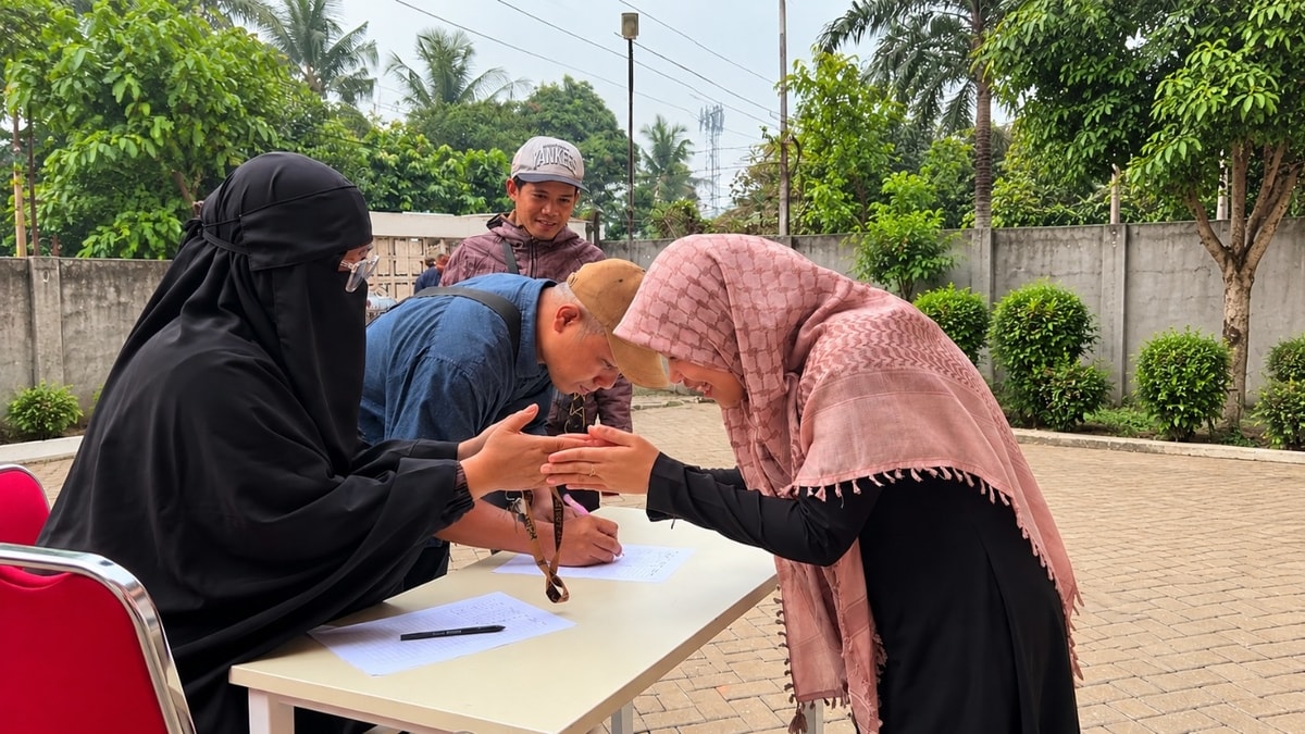 Penjengukan Santri Khairukum: Pertemuan yang Penuh Haru dan Kebahagiaan Penjengukan Santri Khairukum: Pertemuan yang Penuh Haru dan Kebahagiaan