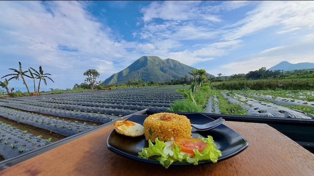 Source : https://magelangekspres.disway.id/wisata/read/658991/senja-pagi-cafe-and-glamping-di-magelang-menjadi-salah-satu-rekomendasi-cafe-view-terindah-lho Source : https://magelangekspres.disway.id/wisata/read/658991/senja-pagi-cafe-and-glamping-di-magelang-menjadi-salah-satu-rekomendasi-cafe-view-terindah-lho