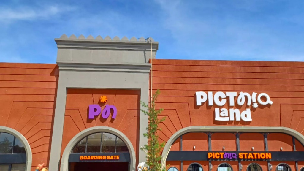 Source : https://assets.promediateknologi.id/crop/0x0:0x0/0x0/webp/photo/p3/126/2025/04/09/potret-Pictniq-Land-Gunungkidul-3018934722.jpg Source : https://assets.promediateknologi.id/crop/0x0:0x0/0x0/webp/photo/p3/126/2025/04/09/potret-Pictniq-Land-Gunungkidul-3018934722.jpg