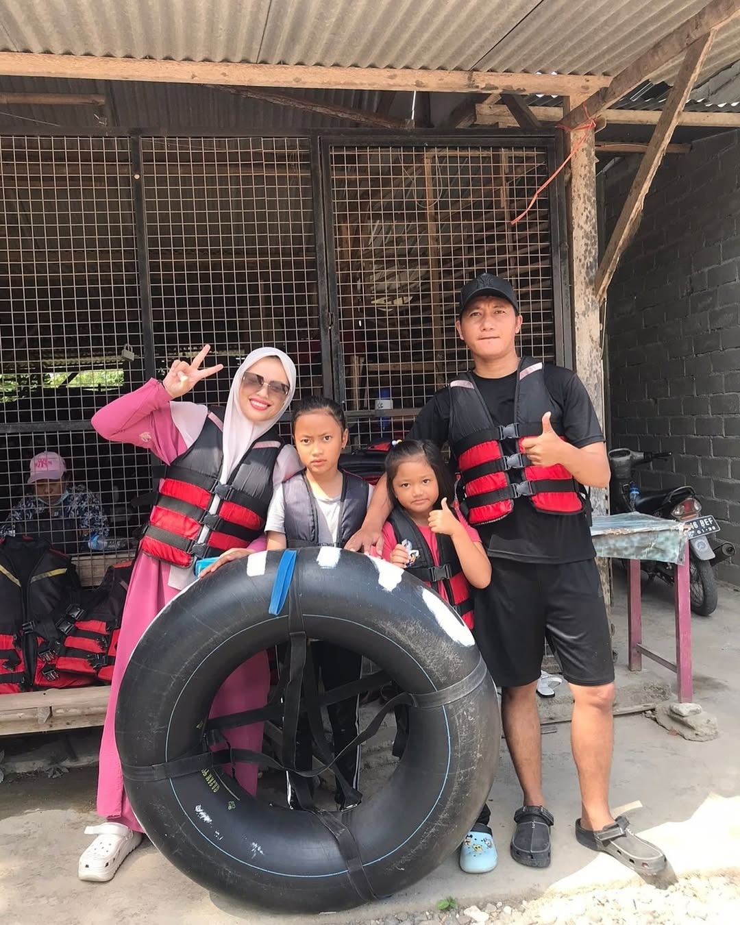 Source : Dokumentasi Pribadi Tamu Trip Keliling Jogja Source : Dokumentasi Pribadi Tamu Trip Keliling Jogja