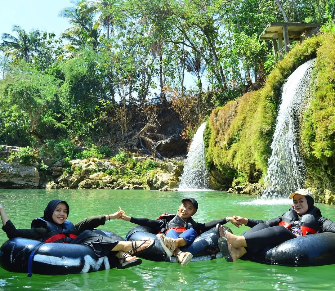 Source : Dokumentasi Pribadi Tamu Trip Keliling Jogja Source : Dokumentasi Pribadi Tamu Trip Keliling Jogja