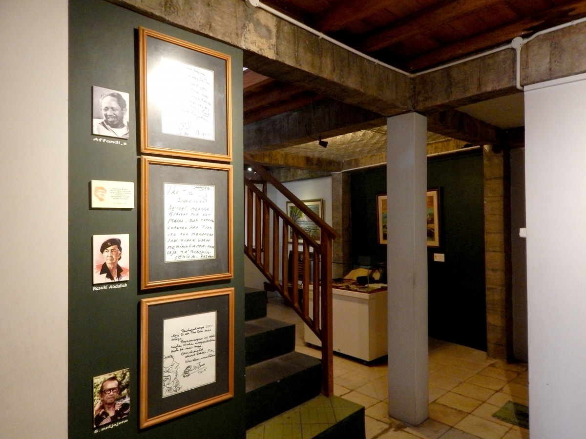 Source : https://jogjaheritagesociety.org/wp-content/uploads/2021/01/25-taman-tinosidin-3-sumber-dyanartstudio-scaled.jpg Source : https://jogjaheritagesociety.org/wp-content/uploads/2021/01/25-taman-tinosidin-3-sumber-dyanartstudio-scaled.jpg