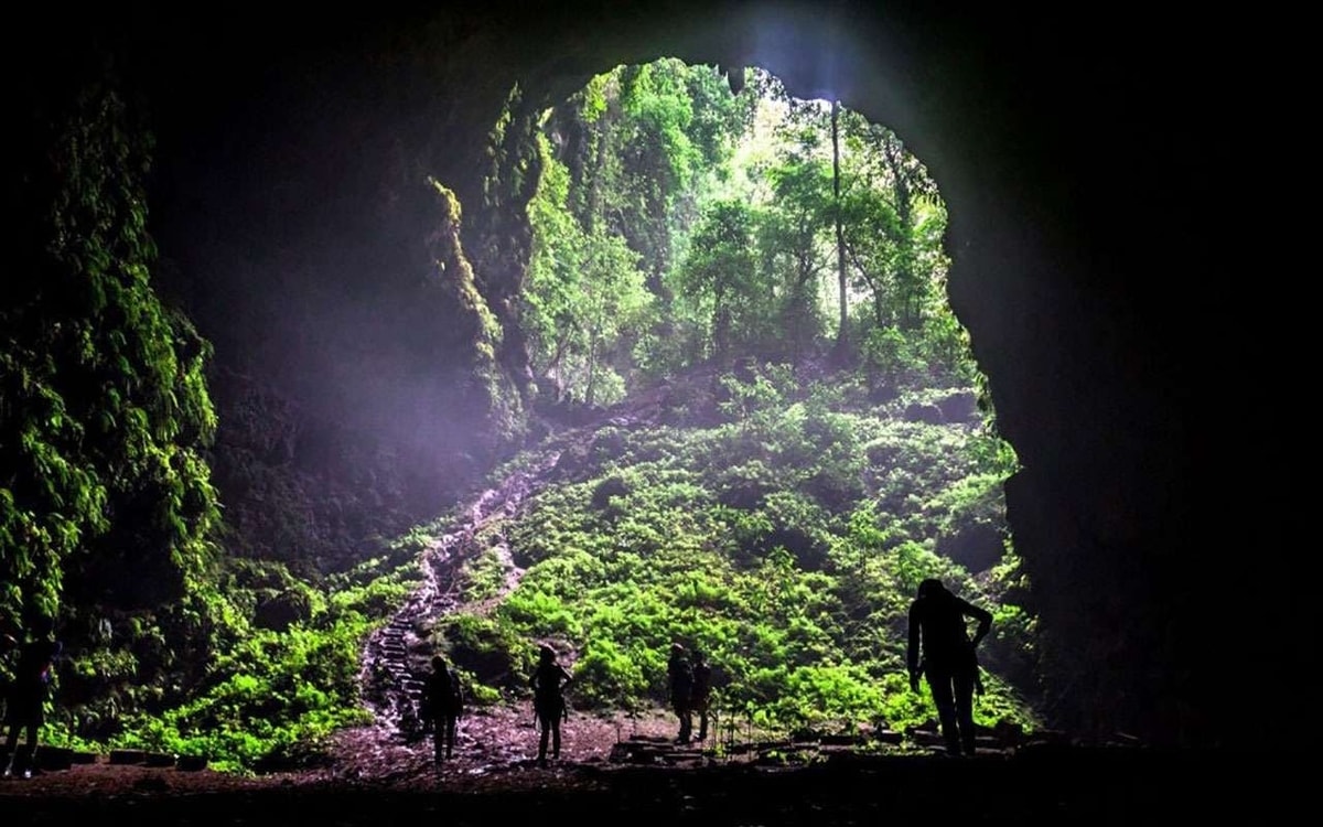 Source : https://cdn.rri.co.id/berita/Bintuhan/o/1759120098865-Jomblang-1_(1)/n2lheq3sghm24ka.jpeg Source : https://cdn.rri.co.id/berita/Bintuhan/o/1759120098865-Jomblang-1_(1)/n2lheq3sghm24ka.jpeg