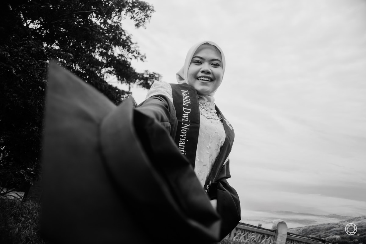 Nabilla Dwi Novianti Salam Graduation Session at UNPAM VIKTOR Nabilla Dwi Novianti Salam Graduation Session at UNPAM VIKTOR