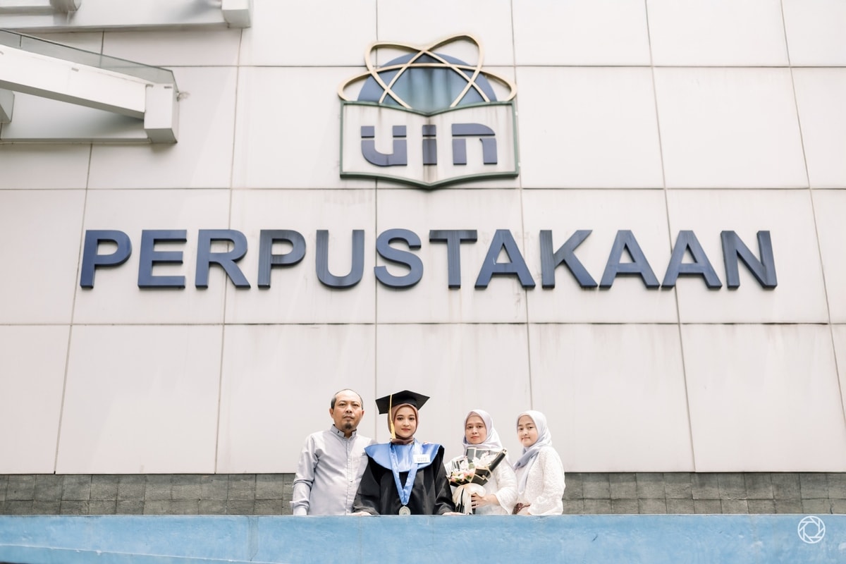 Iqlima Raihan Nahda Graduation Session at UIN JAKARTA Iqlima Raihan Nahda Graduation Session at UIN JAKARTA