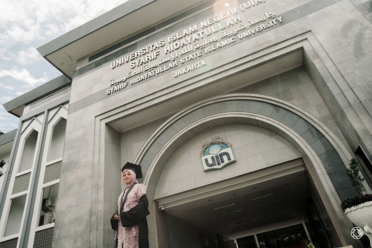 Alia Putri Permatasari Graduation Session at UIN JAKARTA Alia Putri Permatasari Graduation Session at UIN JAKARTA
