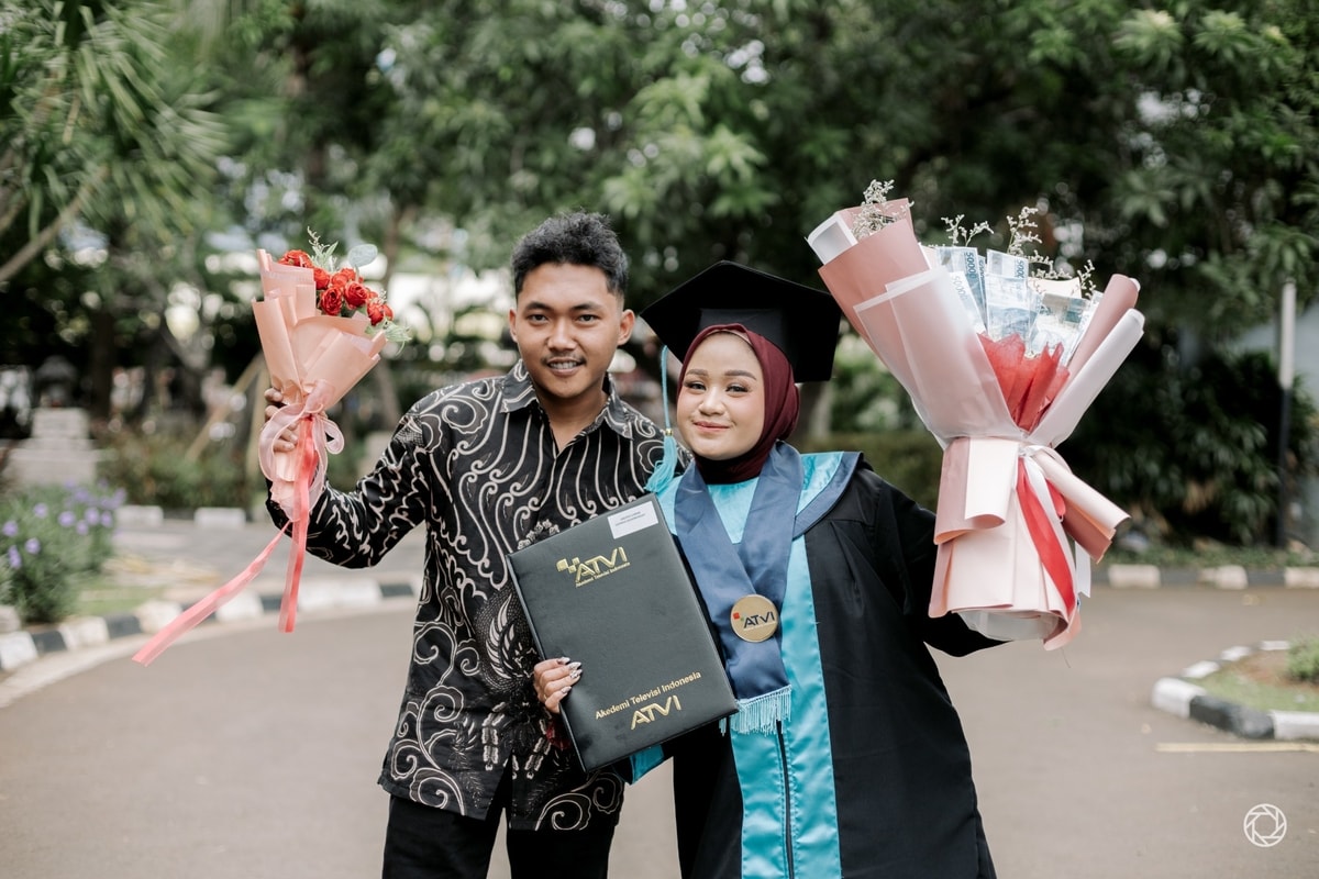 Safrani Sekarningsih Graduation Session at STUDIO INDOSIAR DAAN MOGOT Safrani Sekarningsih Graduation Session at STUDIO INDOSIAR DAAN MOGOT