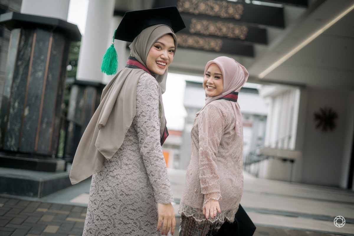 Lulu Nur Fauziah Graduation Session at GRAND BALL ROOM MINHAAJJUROSYIDIIN Lulu Nur Fauziah Graduation Session at GRAND BALL ROOM MINHAAJJUROSYIDIIN