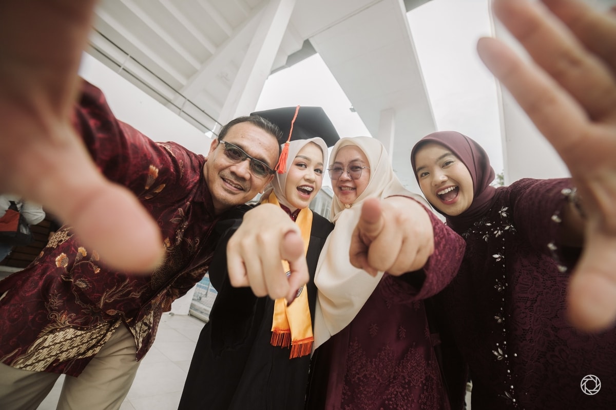 Jasmine Anindya Khairunnisa Graduation Session at JCC Jasmine Anindya Khairunnisa Graduation Session at JCC