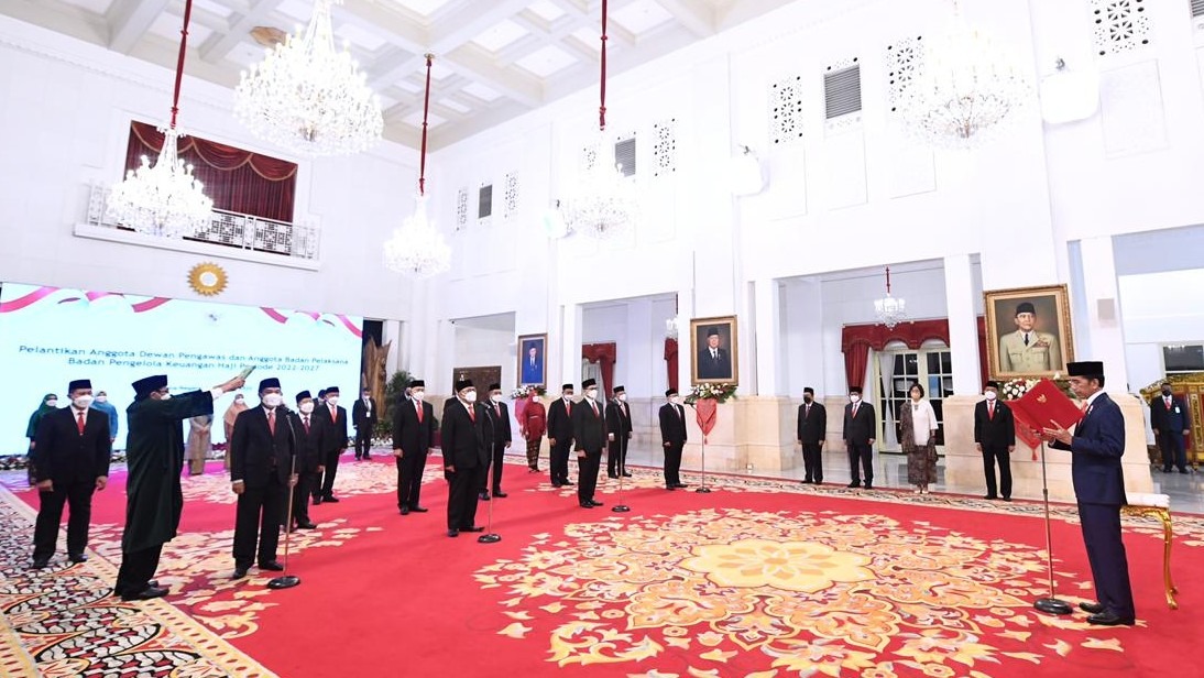 Presiden Jokowi Lantik Dewan Pengawas dan Anggota BPKH 2022-2027 Presiden Jokowi Lantik Dewan Pengawas dan Anggota BPKH 2022-2027