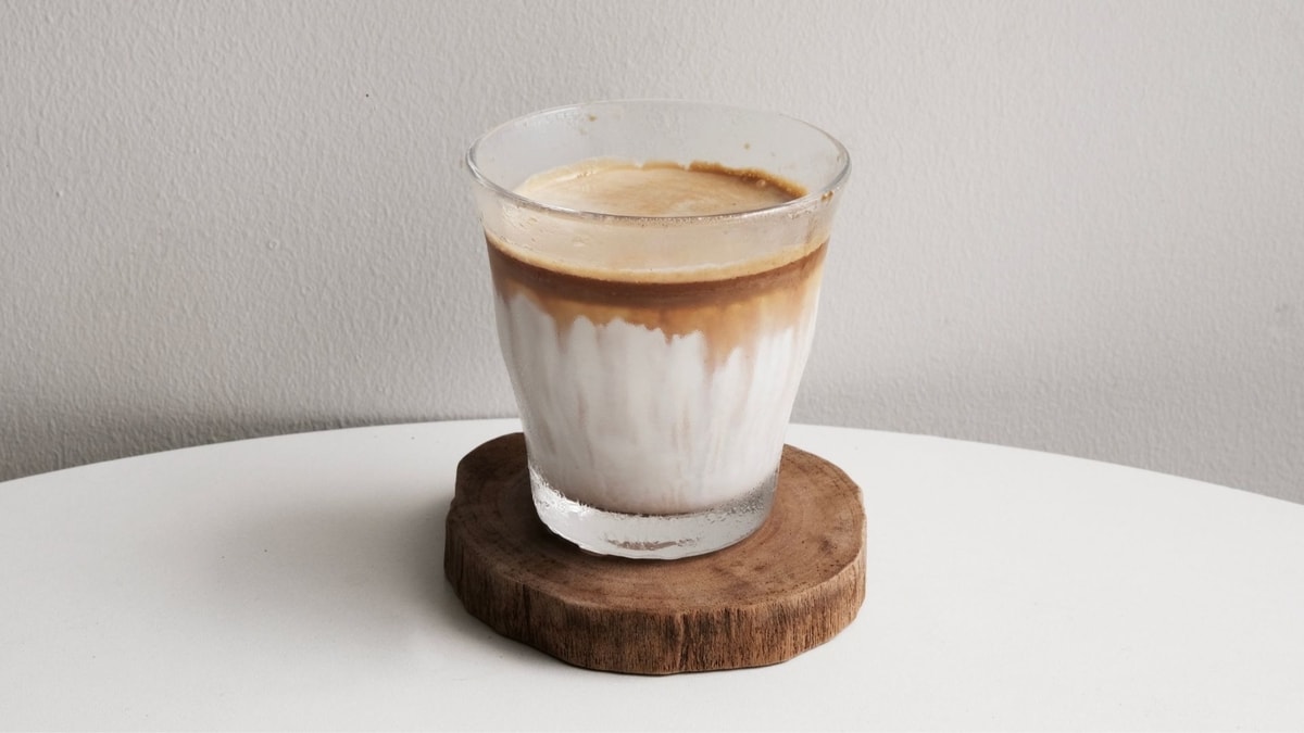 Dirty Latte: Sensasi Kopi Viral yang Menggoda Lidah dan Visual Dirty Latte: Sensasi Kopi Viral yang Menggoda Lidah dan Visual