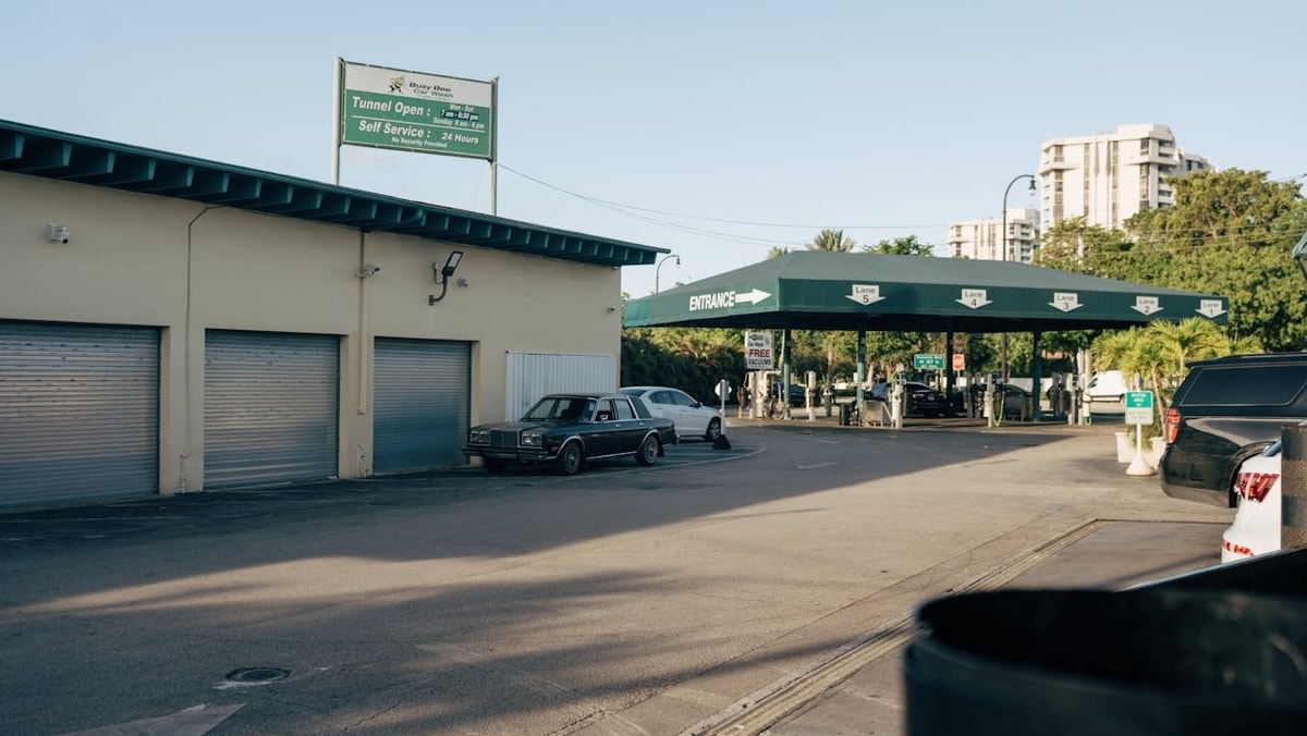 Ilustrasi stasiun pengisian BBM (pexels.com/@onbab) Ilustrasi stasiun pengisian BBM (pexels.com/@onbab)