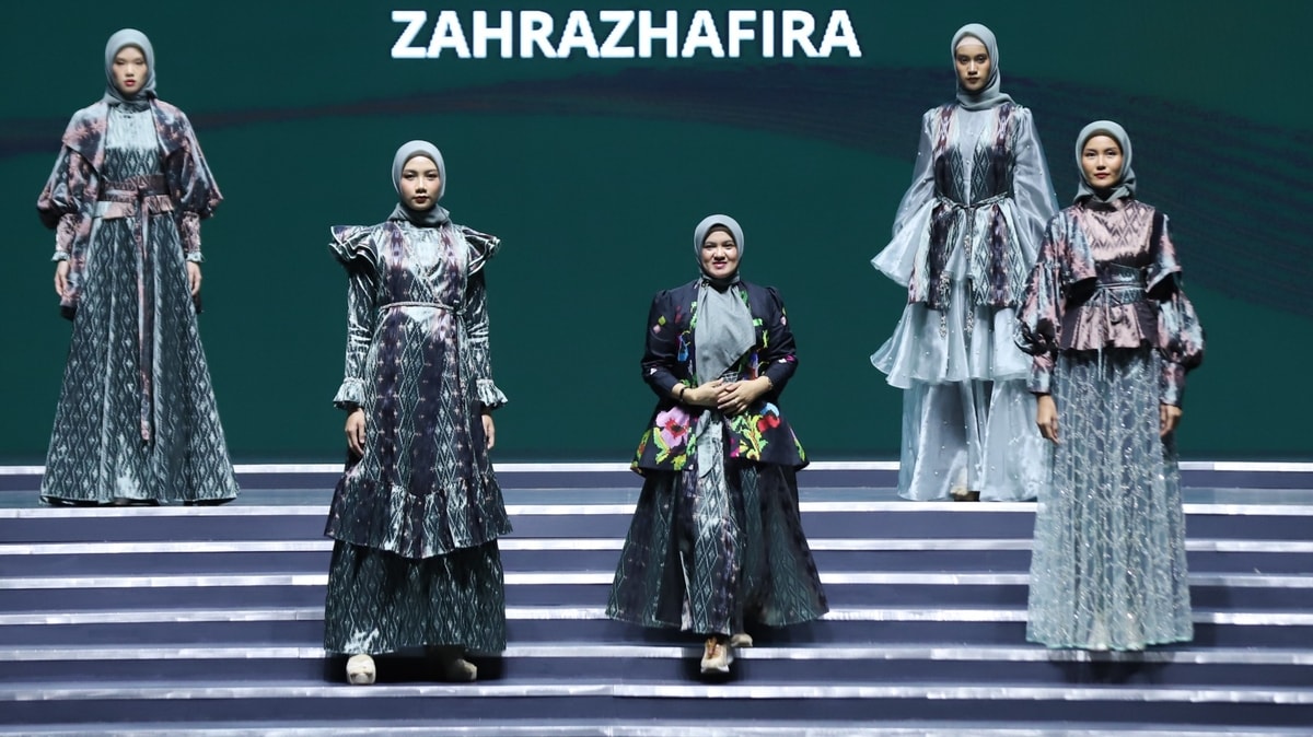 Fashion show wastra indonesia,wa:0811-410-3122, desainer etnik di sulawesi Fashion show wastra indonesia,wa:0811-410-3122, desainer etnik di sulawesi