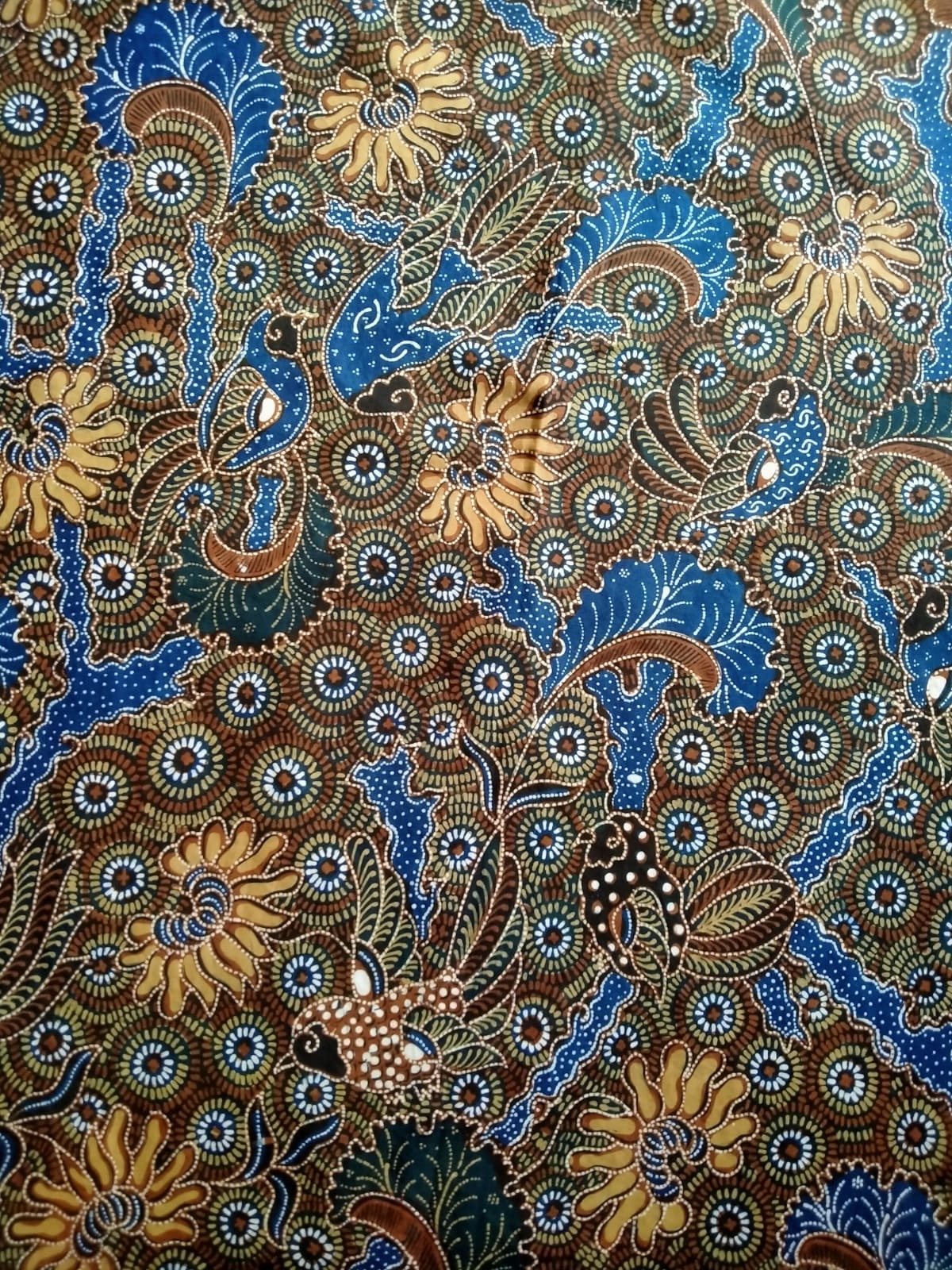 Keajaiban Alami di Tangan Perajin Batik: Eksplorasi Bahan Pewarna Tradisional" Keajaiban Alami di Tangan Perajin Batik: Eksplorasi Bahan Pewarna Tradisional"