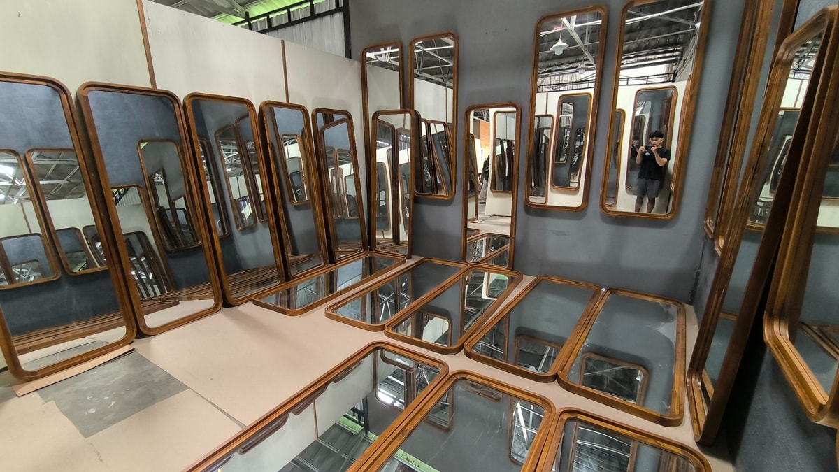Cermin, Refleksi Kehidupan dan Fungsinya Cermin, Refleksi Kehidupan dan Fungsinya