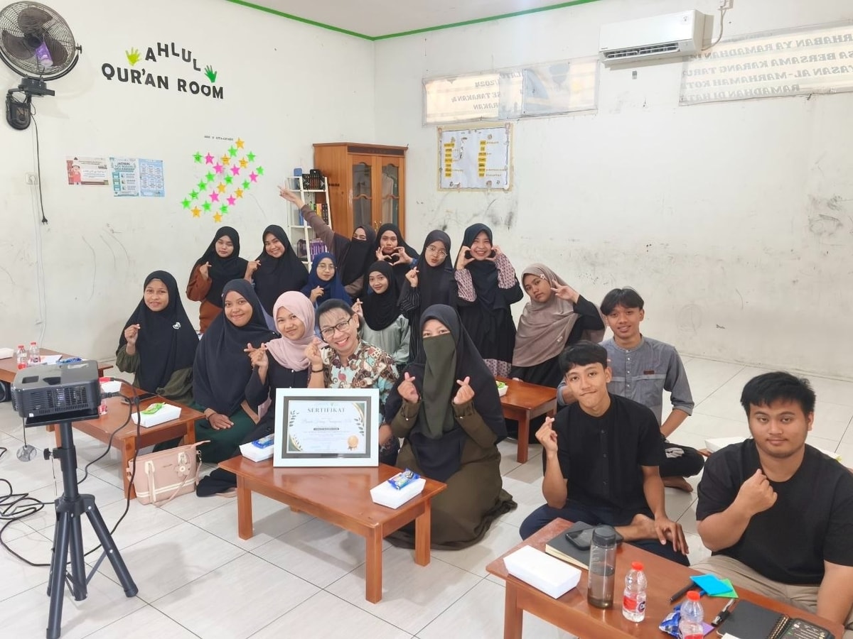 Jiwa Tangguh di Era Sat-Set! Bunda Fanny Bekali Superteam Almarhamah Jiwa Tangguh di Era Sat-Set! Bunda Fanny Bekali Superteam Almarhamah
