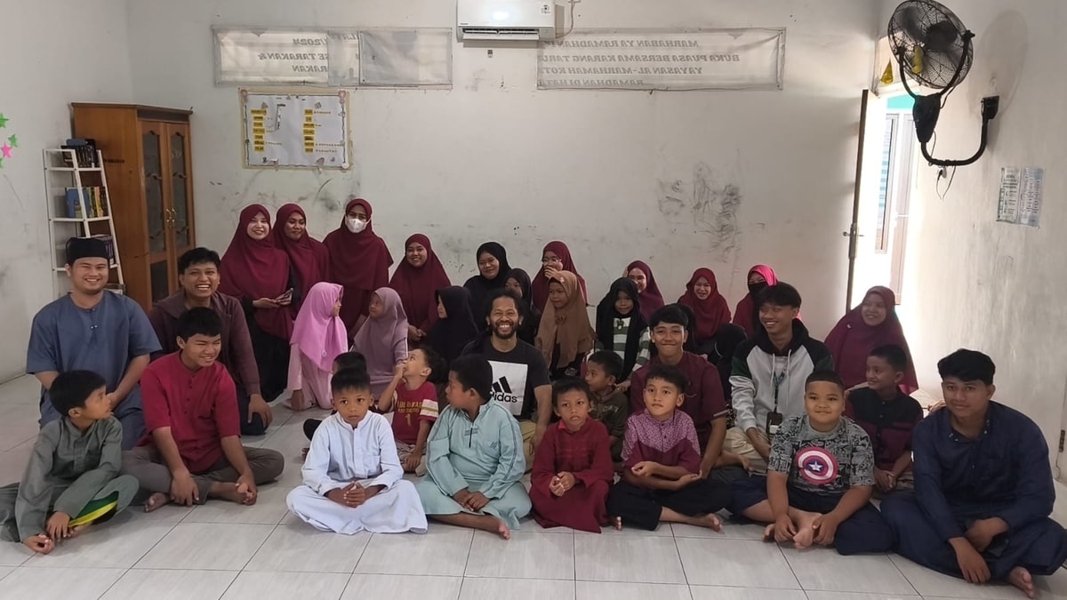 Momen Berharga! Ustadz Cupink Topan Berbagi Kisah di Almarhamah Momen Berharga! Ustadz Cupink Topan Berbagi Kisah di Almarhamah