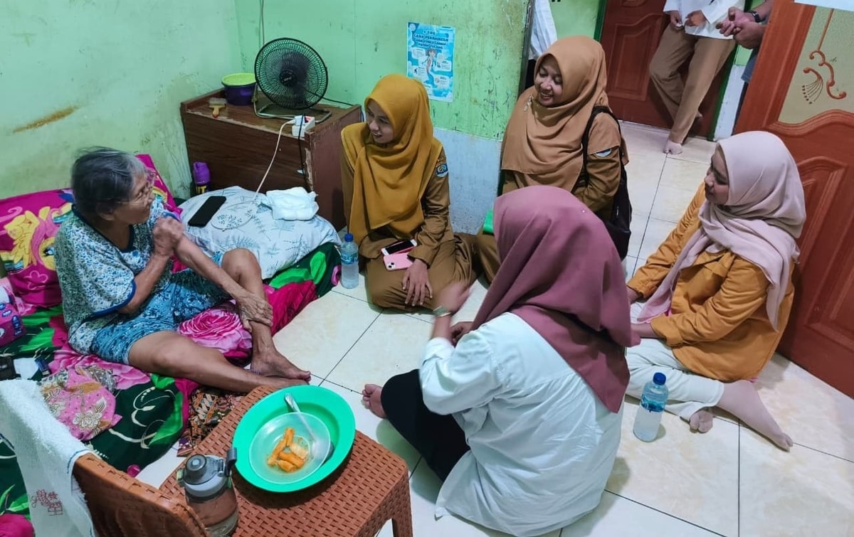 Kunjungan Dinas Sosial ke Nenek Mega Kunjungan Dinas Sosial ke Nenek Mega