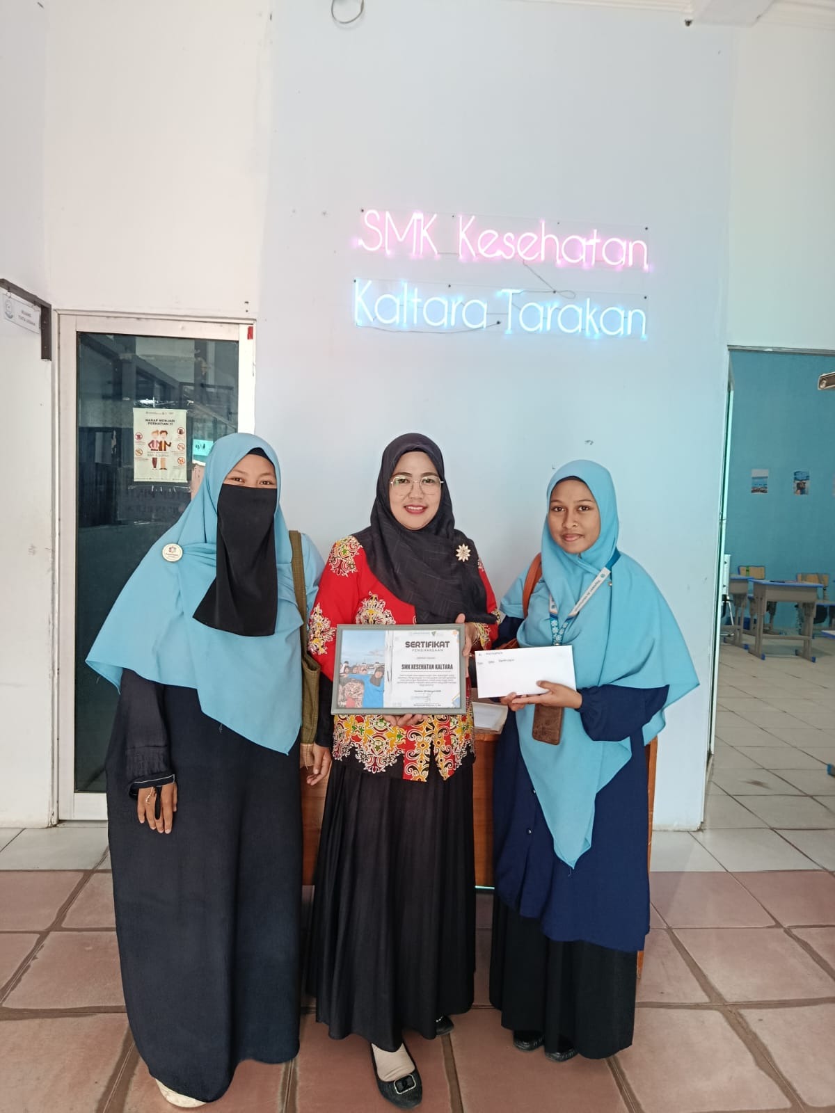 Solidaritas Nyata Siswa SMK Kesehatan untuk Lansia Almarhamah Solidaritas Nyata Siswa SMK Kesehatan untuk Lansia Almarhamah