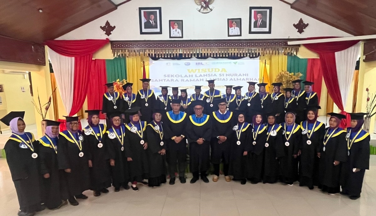 Wisuda Sekolah Lansia NURANI Tandai Akhir Pembelajaran S1 Wisuda Sekolah Lansia NURANI Tandai Akhir Pembelajaran S1