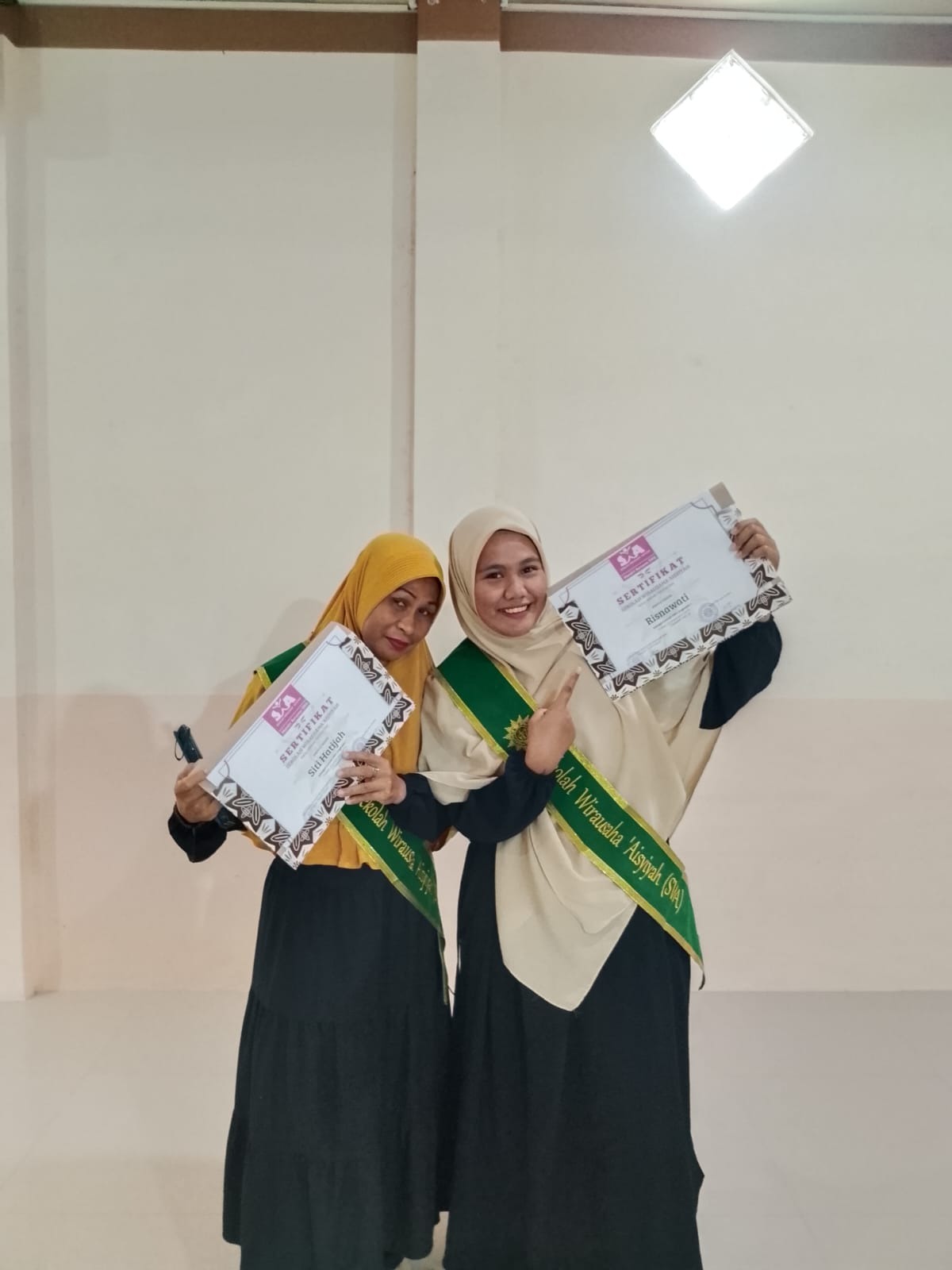 Risnawati dan Siti Hatijah Risnawati dan Siti Hatijah