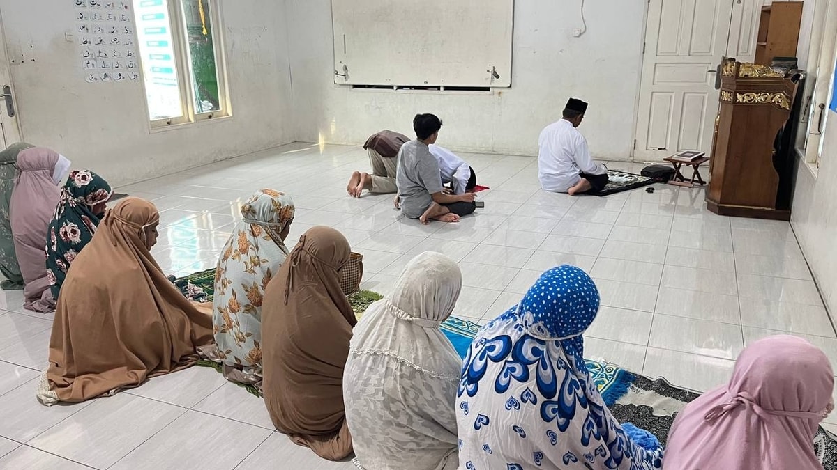 Sholat dhuha berjamaah Sholat dhuha berjamaah