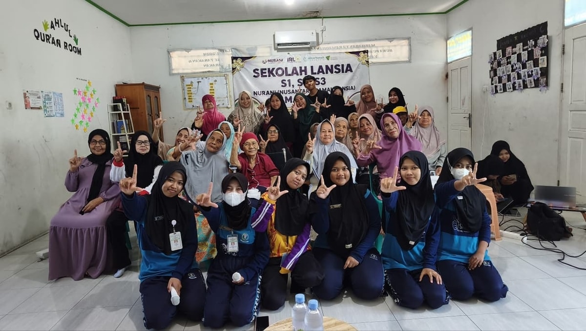 Momem bahagia foto bersama Momem bahagia foto bersama
