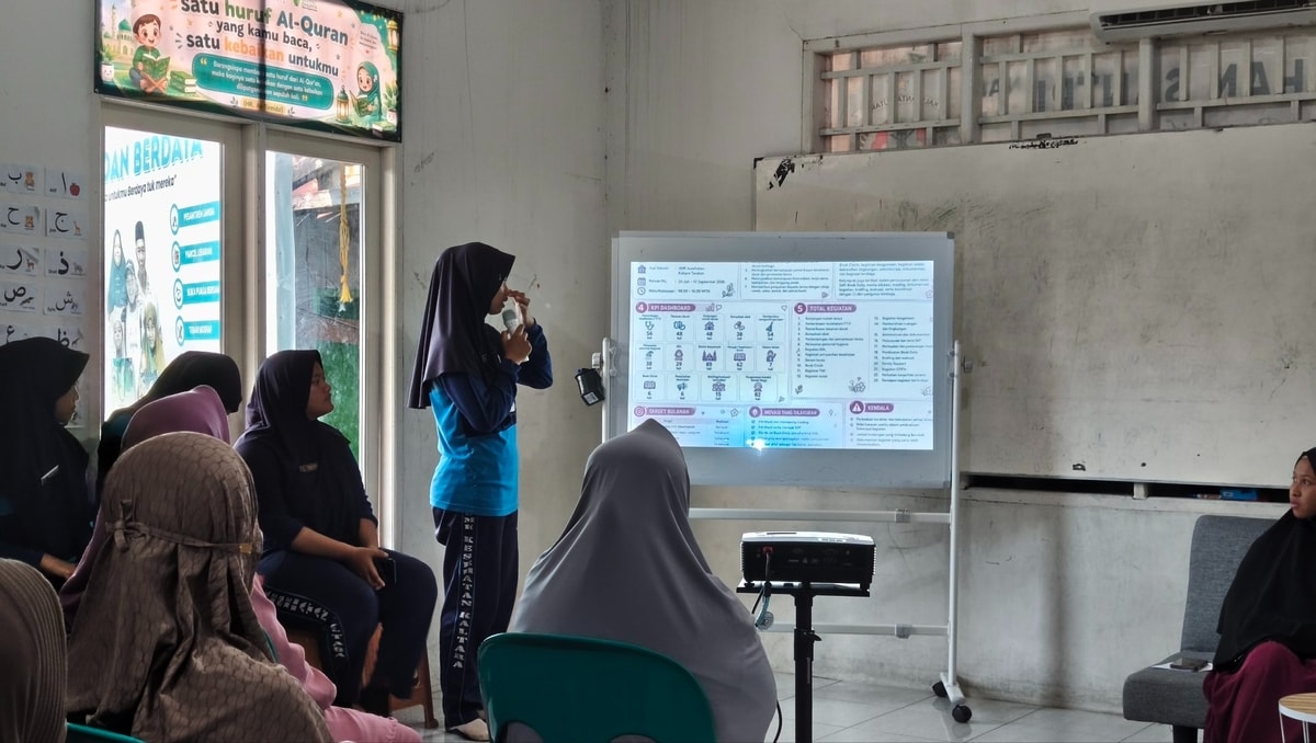 Penyampaian lapooran masa pkl dari siswi SMk Kesehatan, Nurul Suhada Penyampaian lapooran masa pkl dari siswi SMk Kesehatan, Nurul Suhada