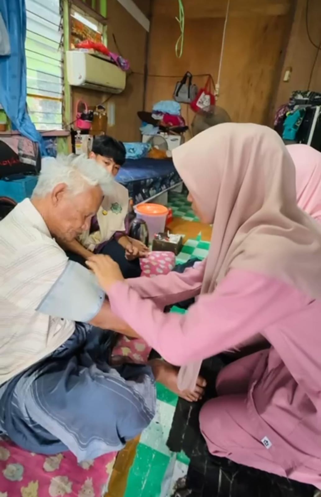 Pemeriksaan kesehatan oleh Volunteer Pemeriksaan kesehatan oleh Volunteer