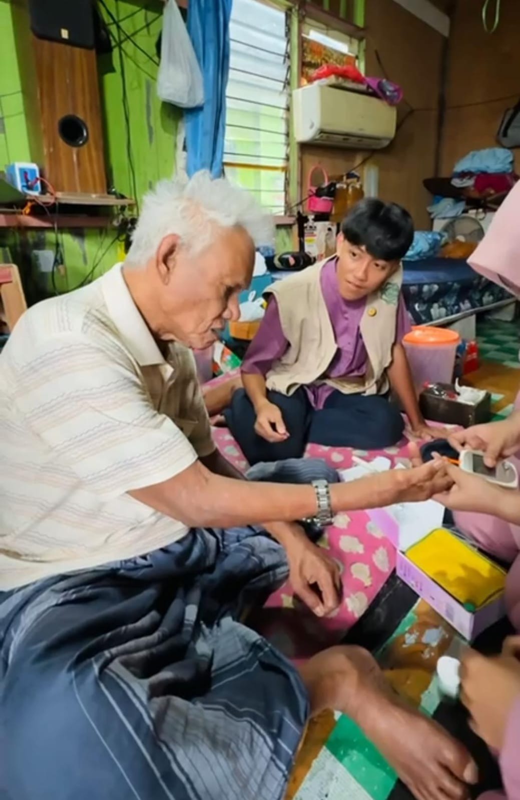 Dari Terbaring Kini Bisa Bergerak, Berkat Alas Kasih Dari Terbaring Kini Bisa Bergerak, Berkat Alas Kasih