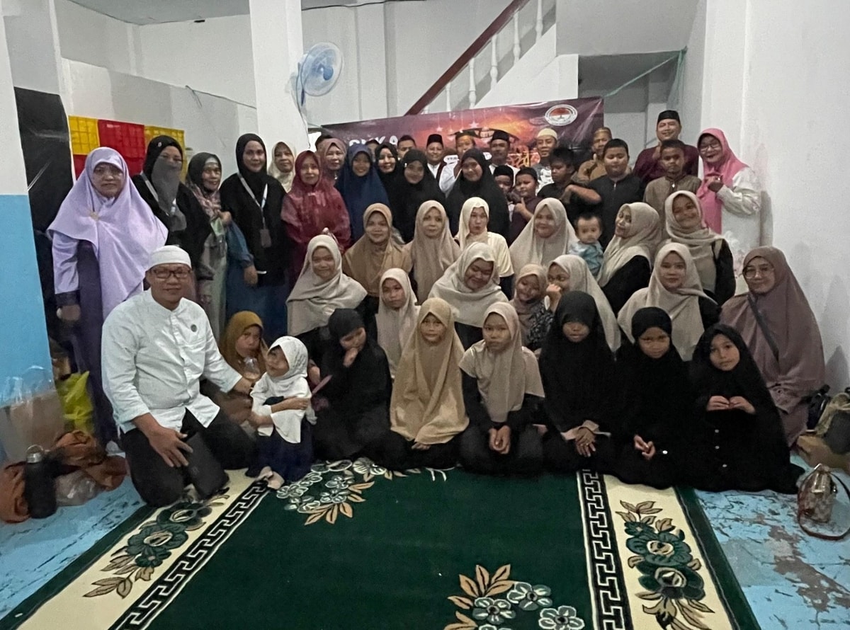 10 Anak Binaan Almarhamah Hadiri Buka Bersama Kerukunan Keluarga Gowa 10 Anak Binaan Almarhamah Hadiri Buka Bersama Kerukunan Keluarga Gowa