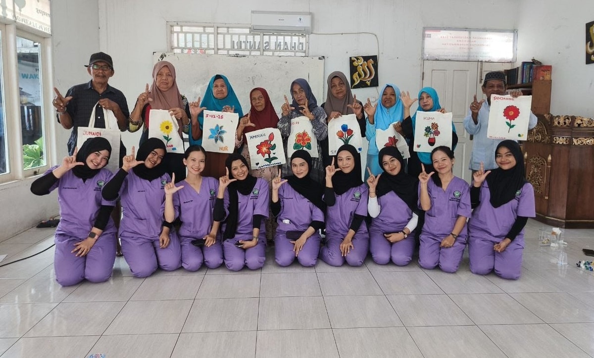 Perpisahan Haru Mahasiswa UBT dengan Lansia Almarhamah: Jejak Kebaikan Tetap Hidup Perpisahan Haru Mahasiswa UBT dengan Lansia Almarhamah: Jejak Kebaikan Tetap Hidup