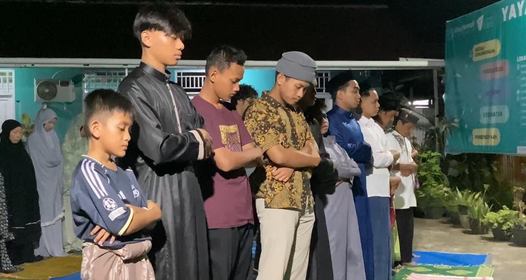 Almarhamah Gelar Sholat Gerhana Bulan Berjamaah Almarhamah Gelar Sholat Gerhana Bulan Berjamaah