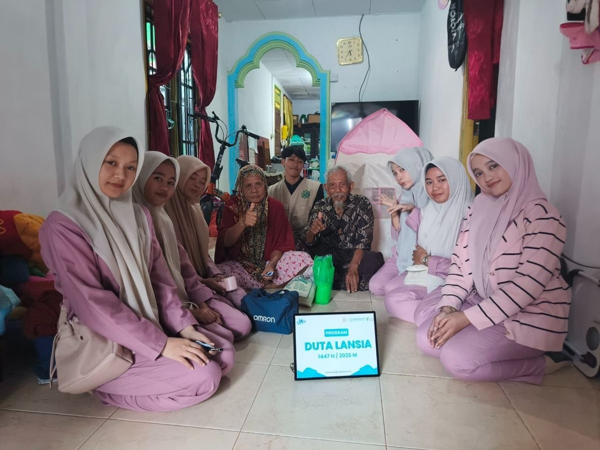 Foto Bersama Lansia binaan dengan Volunteer Almarhamah Foto Bersama Lansia binaan dengan Volunteer Almarhamah