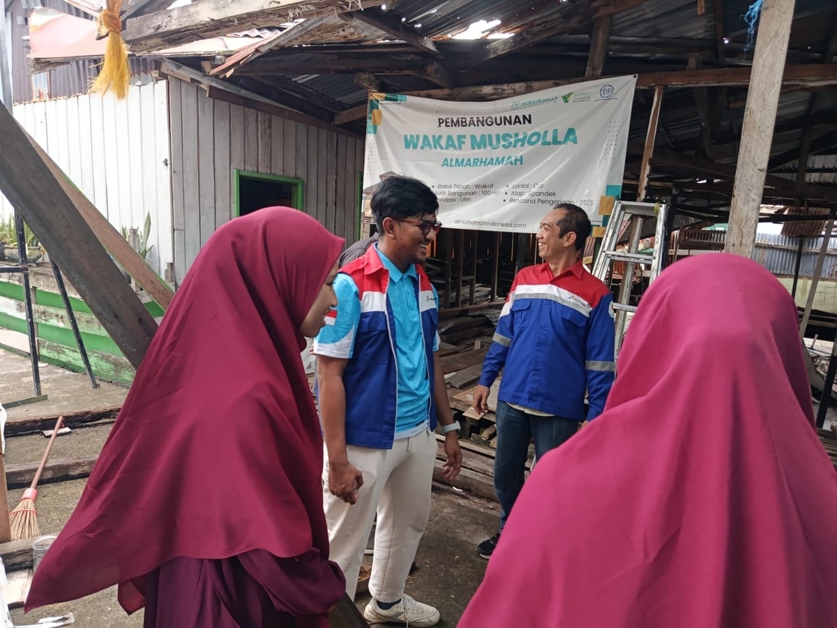 Melihat area yang di rencanakan pembangunan mushollah Melihat area yang di rencanakan pembangunan mushollah