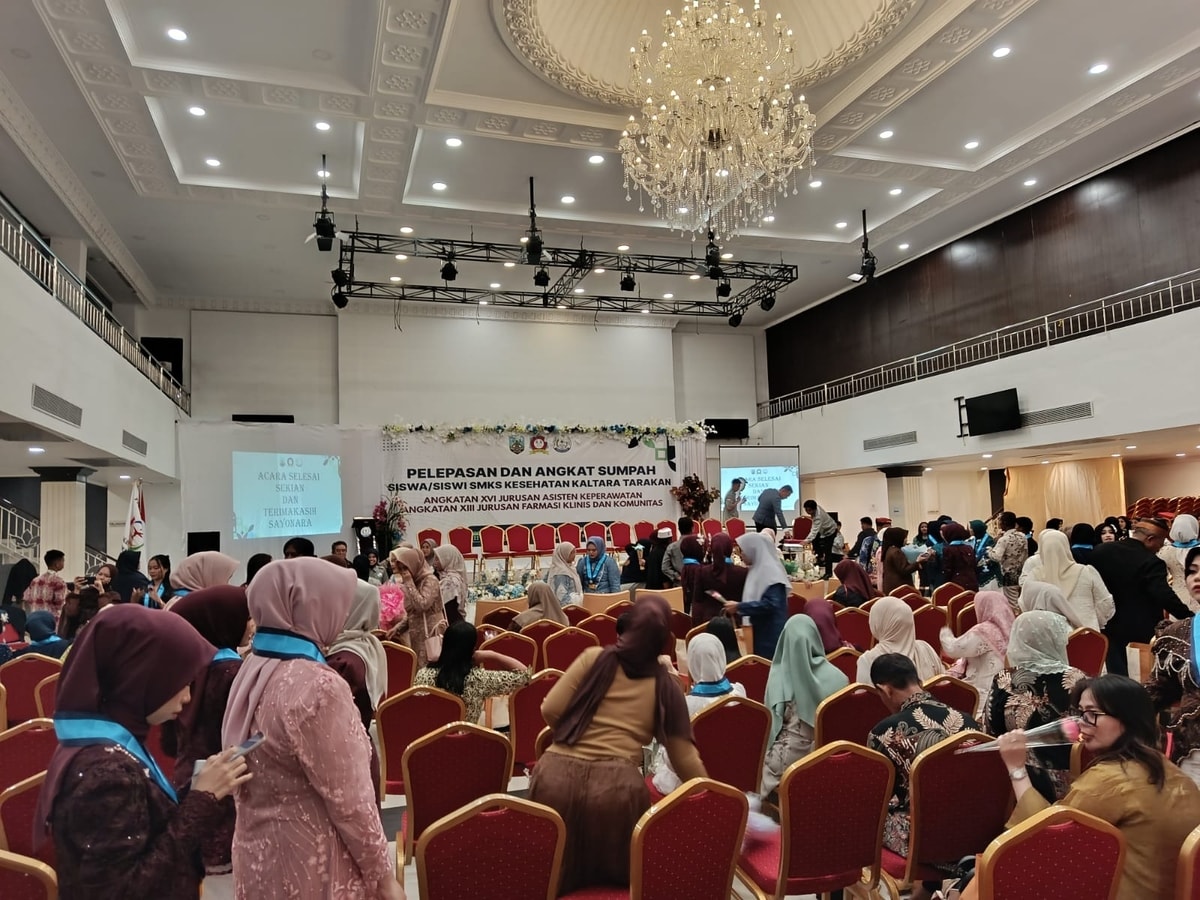 Suasana penuh haru selesai acara Suasana penuh haru selesai acara