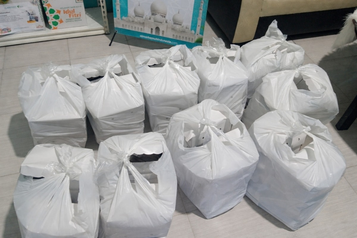 Aksi Nyata Kepedulian! PT Indigo Berbagi 100 Nasi untuk Lansia Dhuafa Almarhamah Aksi Nyata Kepedulian! PT Indigo Berbagi 100 Nasi untuk Lansia Dhuafa Almarhamah