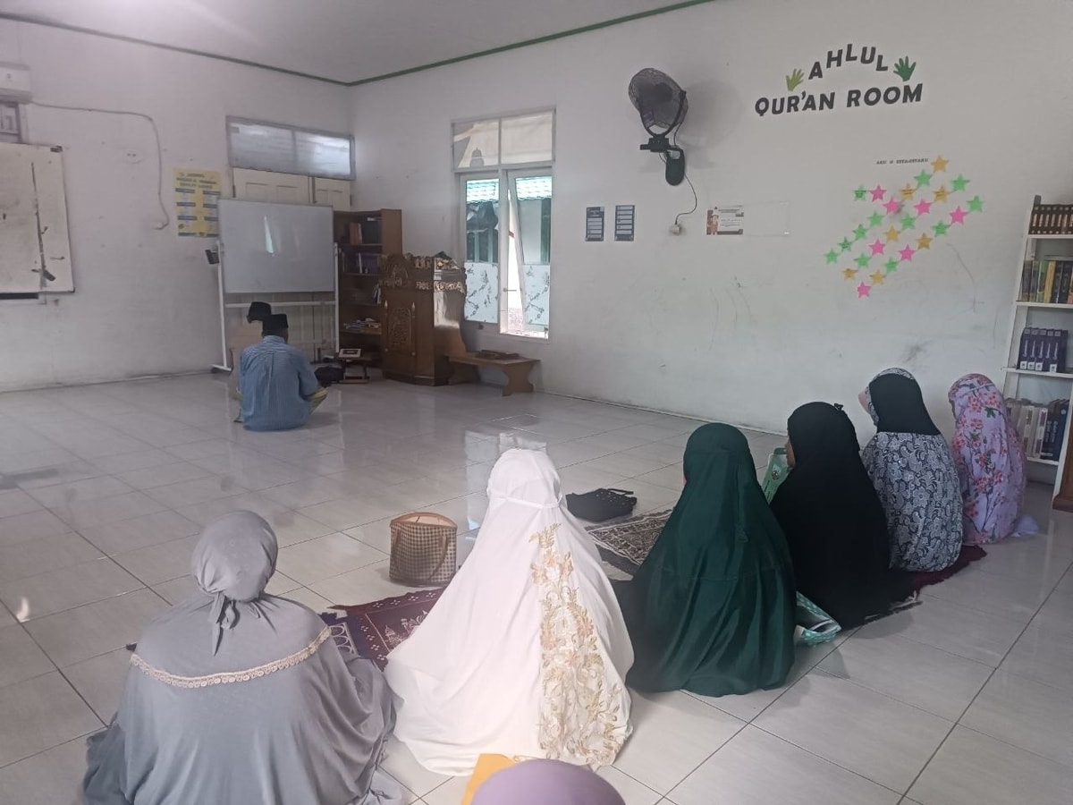 Bekal Akhirat Dikuatkan! Lansia Khusyuk Ikuti SQR Nurani Bekal Akhirat Dikuatkan! Lansia Khusyuk Ikuti SQR Nurani