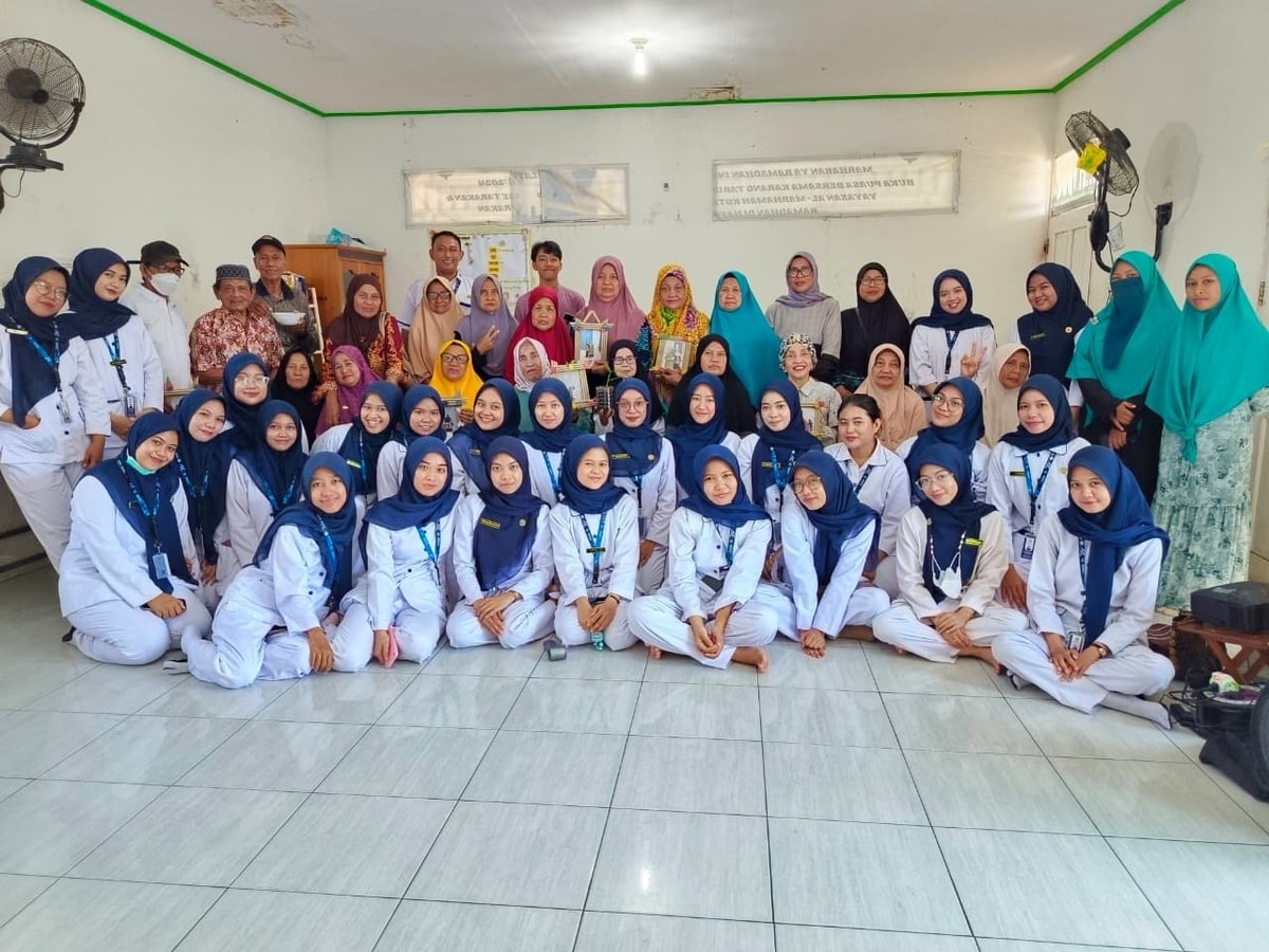 Praktik Usai, Mahasiswa Ners dan Lansia Almarhamah Berpisah Haru Praktik Usai, Mahasiswa Ners dan Lansia Almarhamah Berpisah Haru