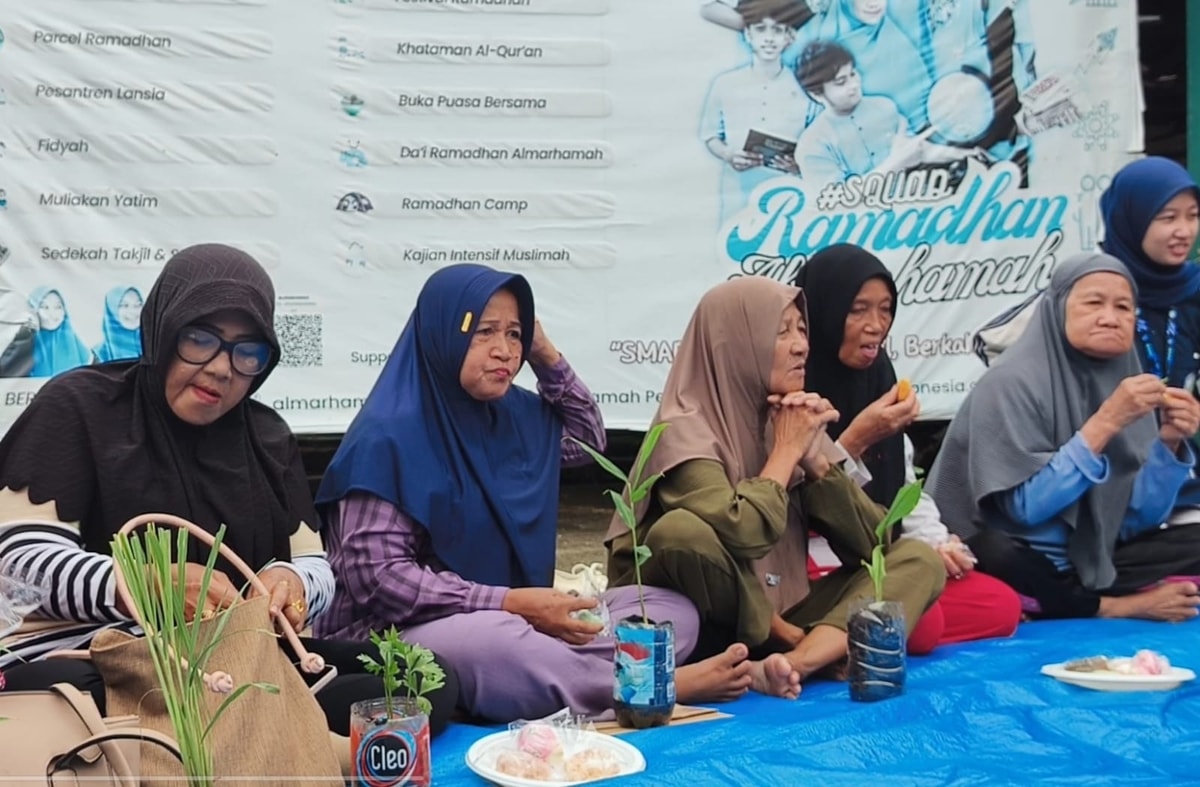 Dari Polybag ke Botol, Lansia Almarhamah Unjuk Karya Hijau Dari Polybag ke Botol, Lansia Almarhamah Unjuk Karya Hijau
