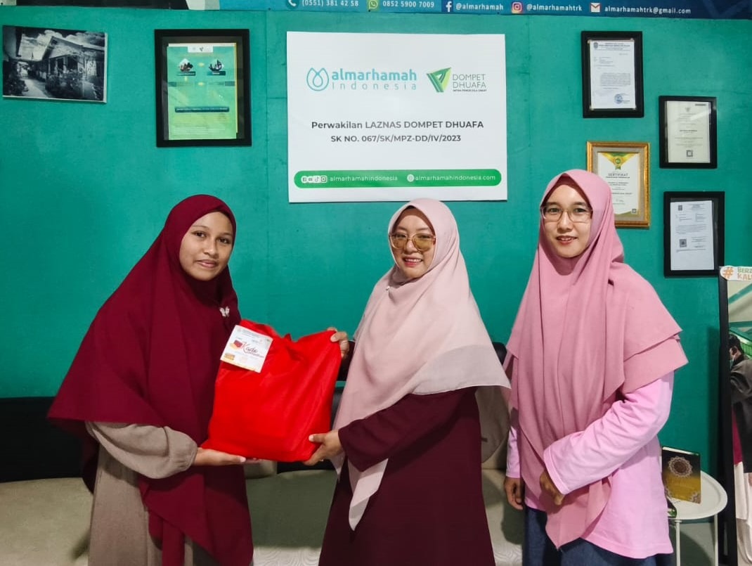 Penuh Kepedulian! PWNA Salurkan Kado Lebaran di Almarhamah Penuh Kepedulian! PWNA Salurkan Kado Lebaran di Almarhamah